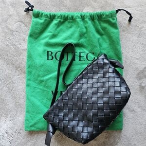 NWT Bottega Veneta Woven Snap Baguette Shoulder Bag, Black